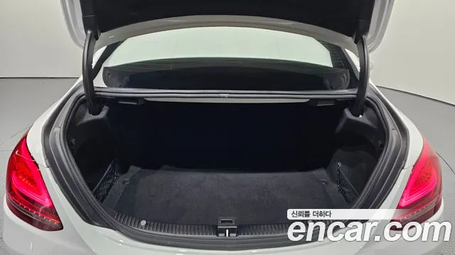 Mercedes-Benz C-Class 2020 thumb 8