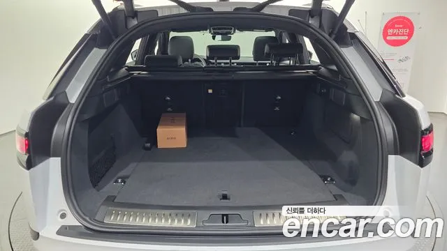 Land Rover Range Rover Velar 2026 thumb 11