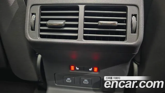 Land Rover Range Rover Velar 2026 thumb 5