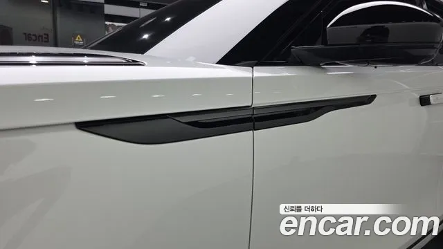 Land Rover Range Rover Velar 2026 thumb 12