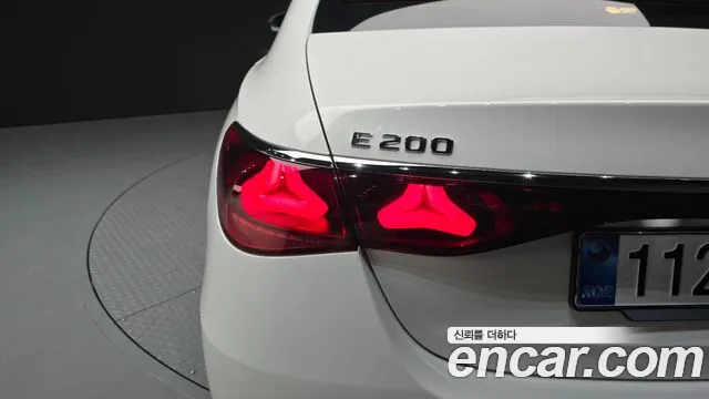 Mercedes-Benz E-Class 2025 thumb 10