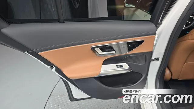 Mercedes-Benz E-Class 2025 thumb 8