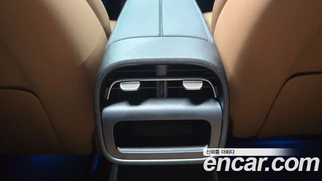 Mercedes-Benz E-Class 2025 thumb 12