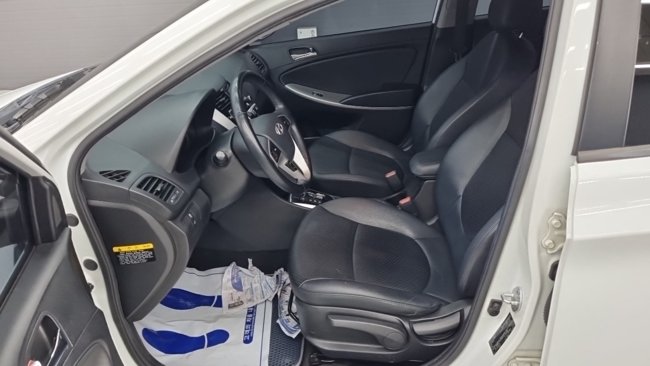 Hyundai Accent 2013 thumb 12
