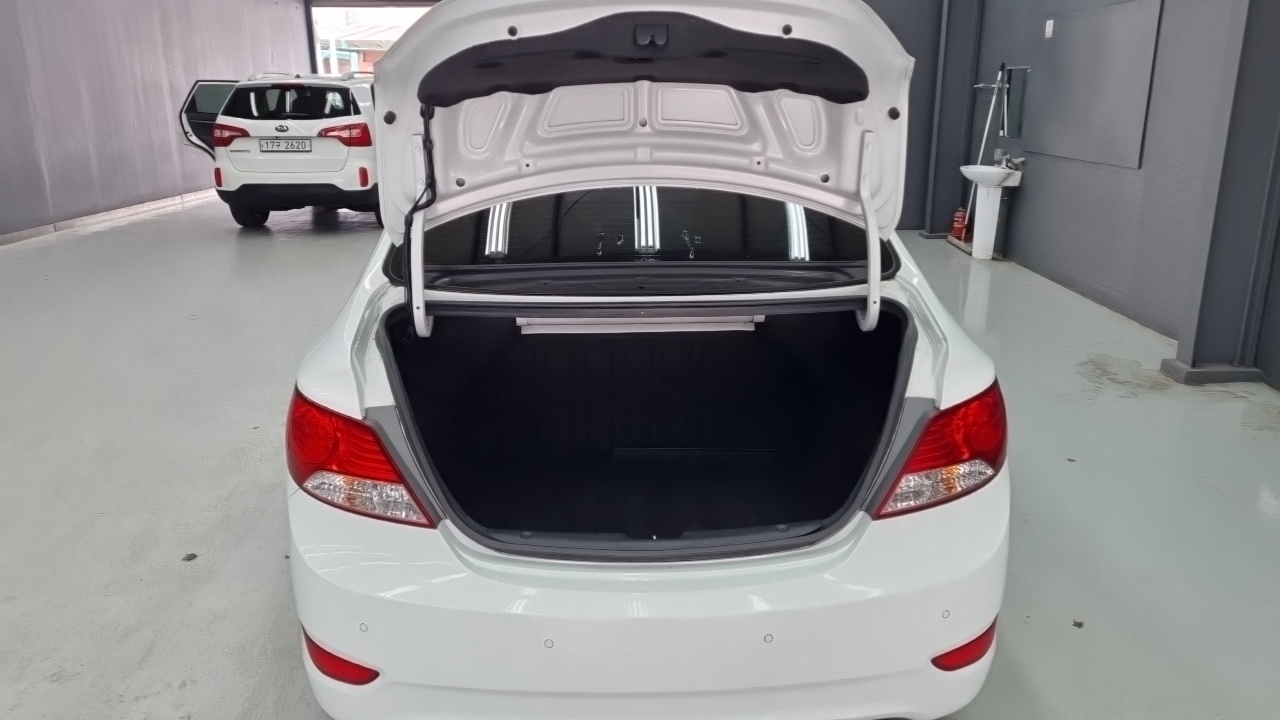 Hyundai Accent 2013 thumb 2