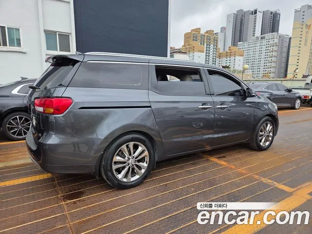 Kia Carnival 2015 thumb 12