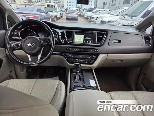 Kia Carnival 2015 thumb 9