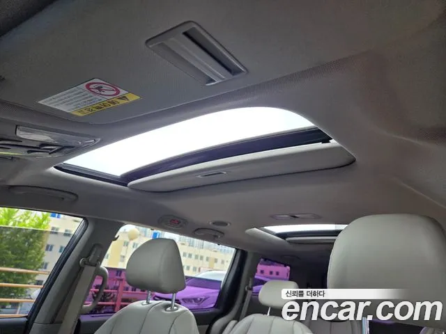 Kia Carnival 2015 thumb 3