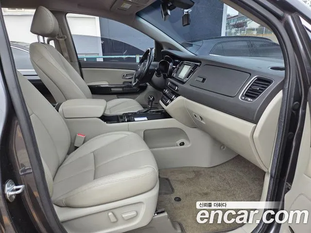 Kia Carnival 2015 thumb 7