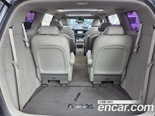Kia Carnival 2015 thumb 11