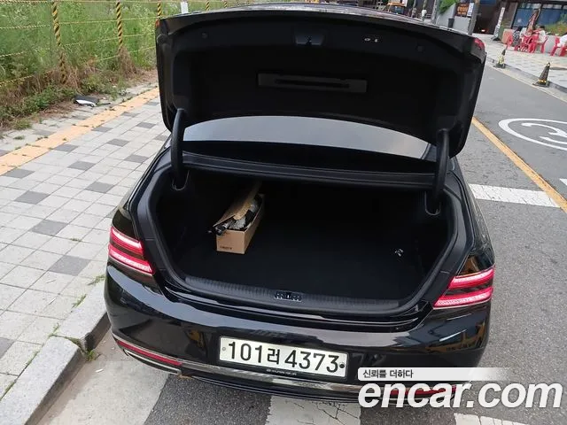 Genesis G90 2020 thumb 9