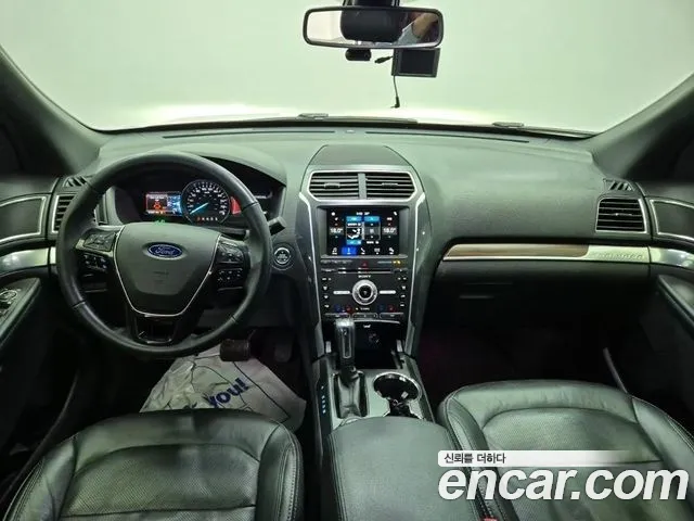 Ford Explorer 2017 thumb 2
