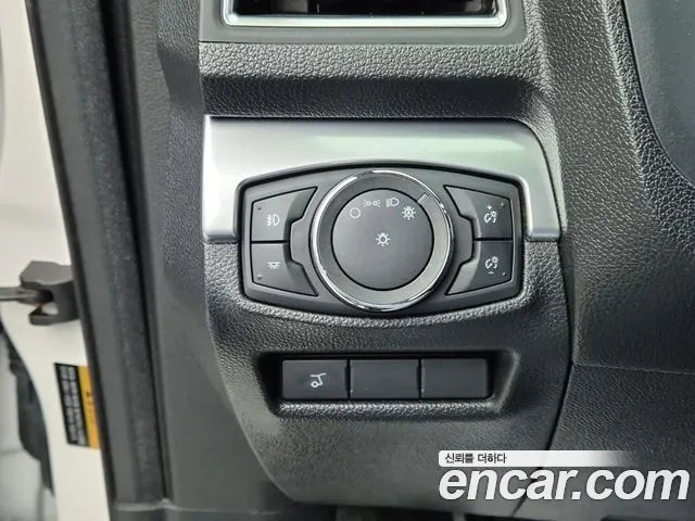 Ford Explorer 2017 thumb 8