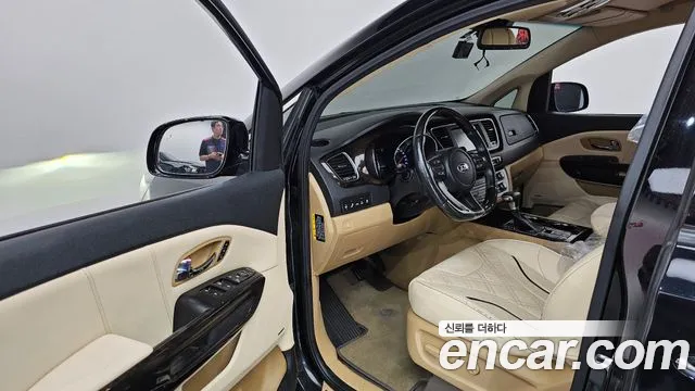 Kia Carnival 2019 thumb 4