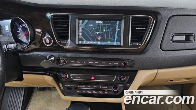 Kia Carnival 2019 thumb 10
