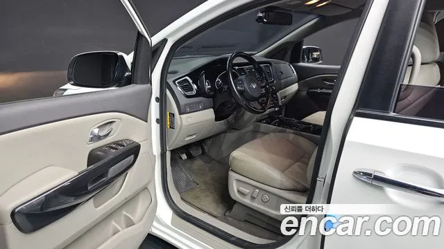 Kia Carnival 2014 thumb 12