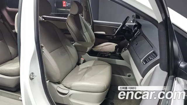 Kia Carnival 2014 thumb 2