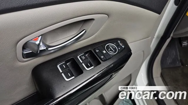 Kia Carnival 2014 thumb 6