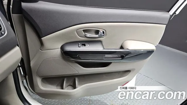 Kia Carnival 2014 thumb 4