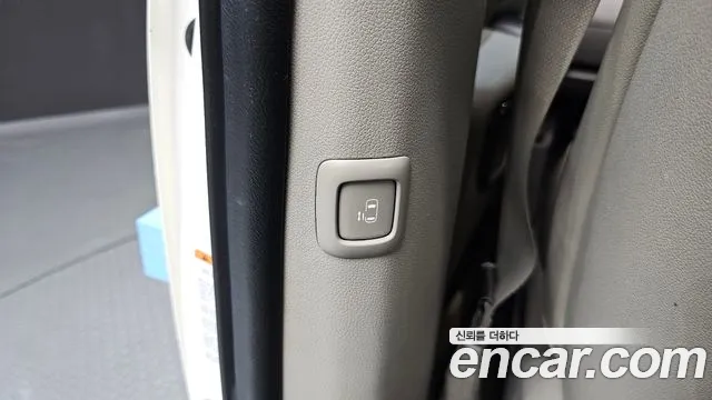 Kia Carnival 2014 thumb 10
