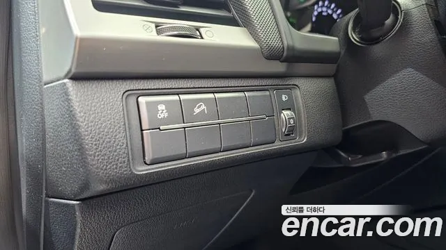 KGM Rexton 2018 thumb 11