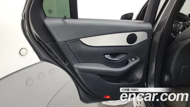 Mercedes-Benz GLC 2017 thumb 11
