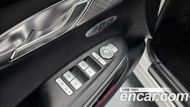 Genesis GV70 2021 thumb 10