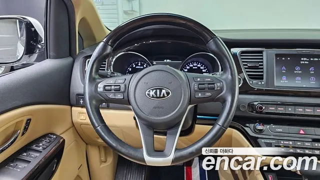 Kia Carnival 2018 thumb 5