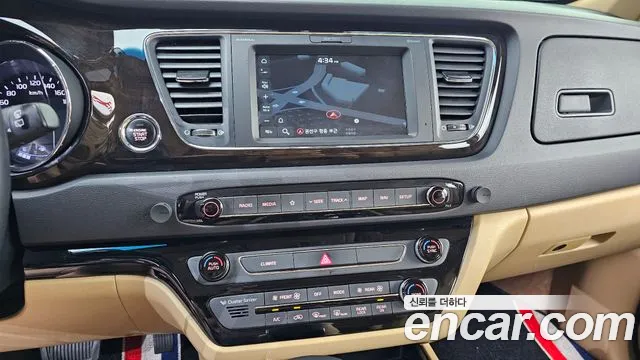 Kia Carnival 2018 thumb 4
