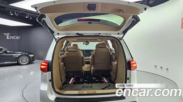 Kia Carnival 2018 thumb 2