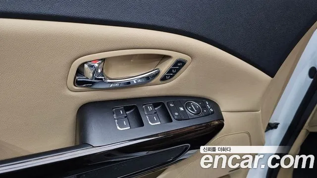 Kia Carnival 2018 thumb 10