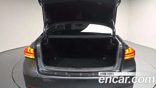 Genesis G80 2018 thumb 6
