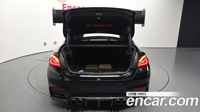 BMW M4 2018 thumb 3