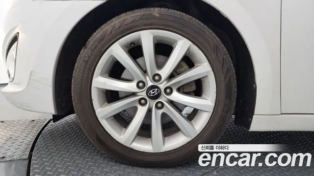 Hyundai i40 2013 thumb 10