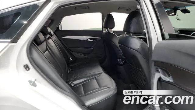 Hyundai i40 2013 thumb 12