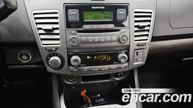 KGM Korando 2017 thumb 10