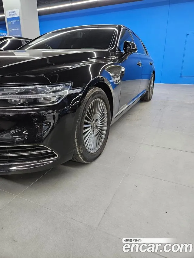 Genesis G90 2018 thumb 3