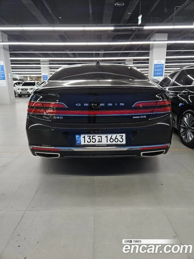 Genesis G90 2018 thumb 2