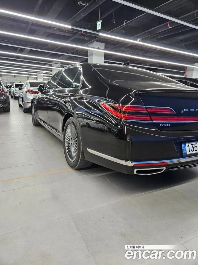 Genesis G90 2018 thumb 11