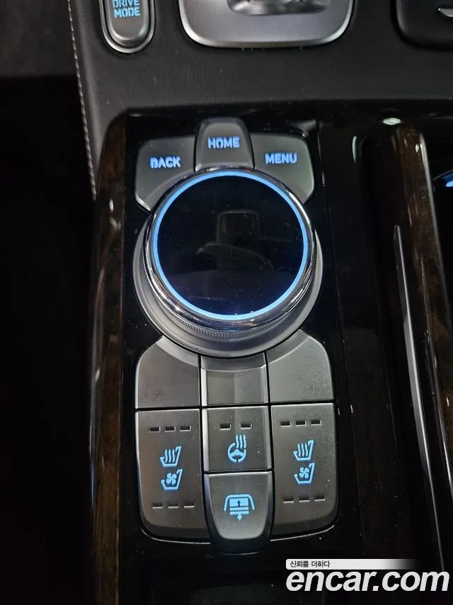 Genesis G90 2018 thumb 10