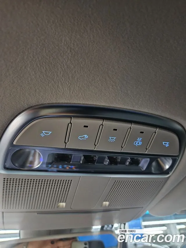 Genesis G90 2018 thumb 12