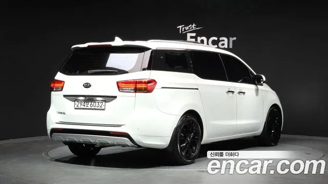 Kia Carnival 2016 thumb 9