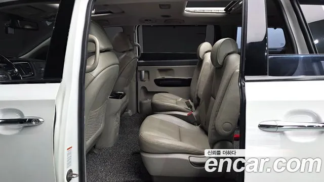 Kia Carnival 2016 thumb 8