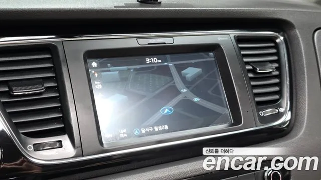 Kia Carnival 2016 thumb 11