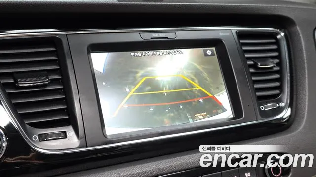 Kia Carnival 2016 thumb 6