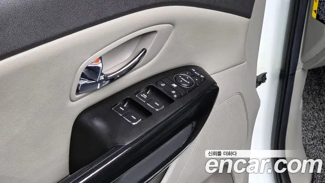 Kia Carnival 2016 thumb 7