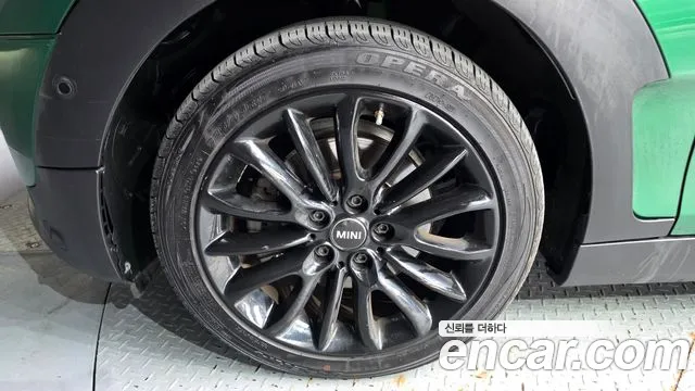 Mini Cooper Clubman 2020 thumb 12