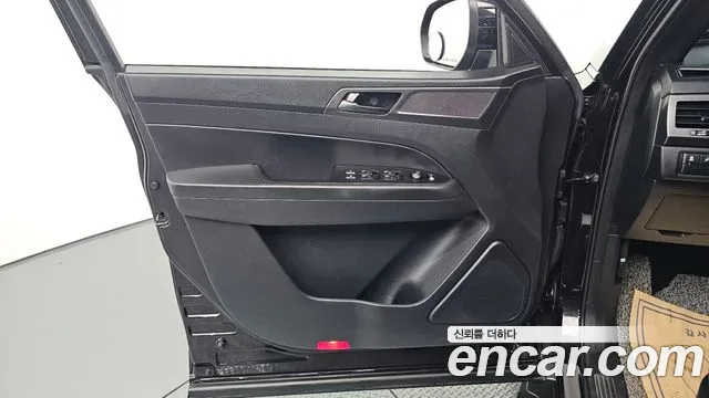 KGM Rexton 2021 thumb 9