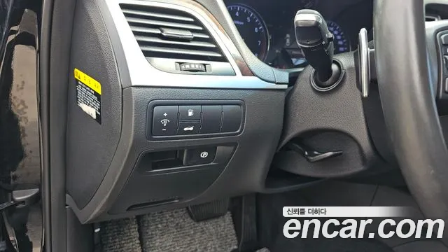 Hyundai Genesis 2016 thumb 6