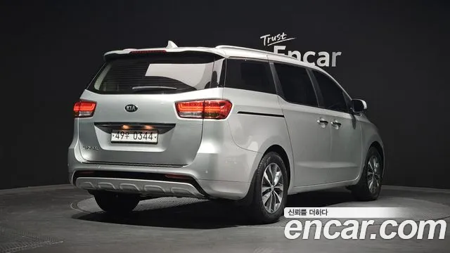 Kia Carnival 2017 thumb 10